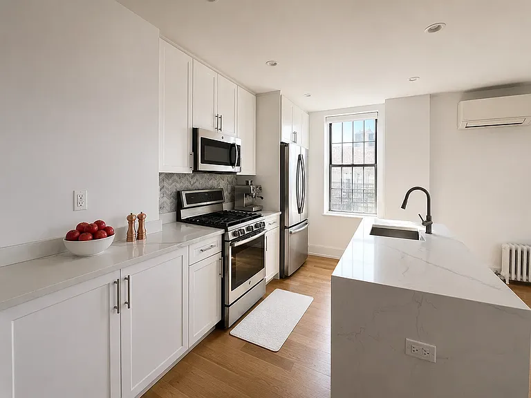 290 Riverside Dr #15V — Photo 5
