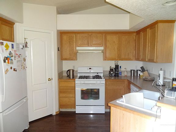 5th image of 3210 Golden Sun Ave