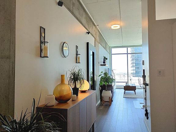 2nd image of 1100 S Hope St APT 1503