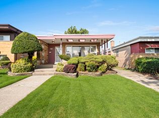 9034 S Bennett Ave, Chicago, IL 60617