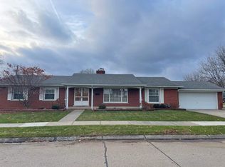 1647 Edmundton Dr, Grosse Pointe Woods, MI