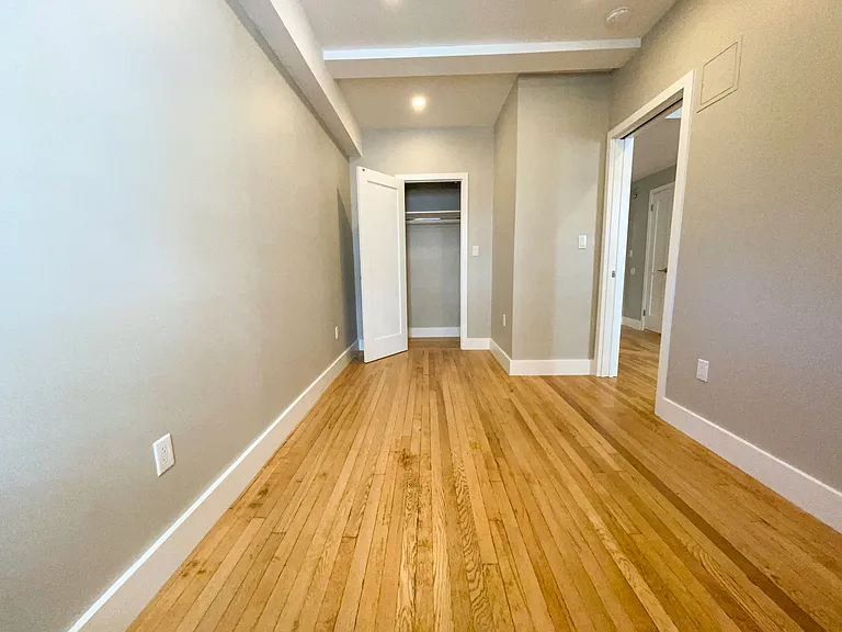 11 Waverly Pl #10I — Photo 7