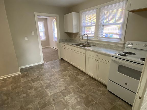 3rd image of 12476 Warwick Blvd