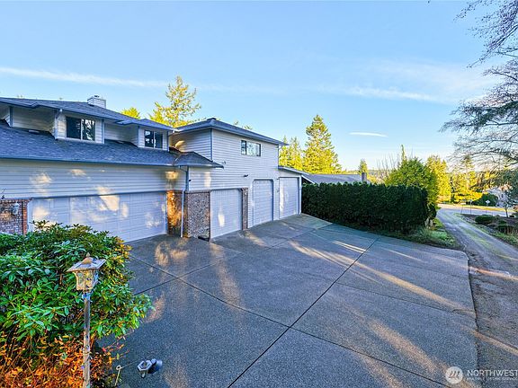 2nd image of 2115 Fairway Lane