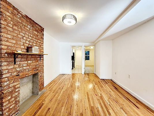 2nd image of 255A 19th St #1