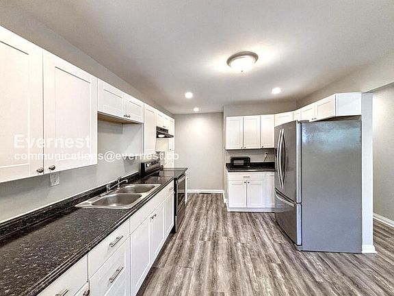 2nd image of 1814 Portland St