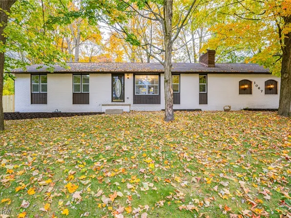1067 Birchtree St, Louisville, OH 44641