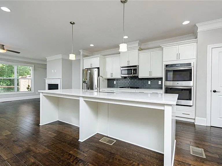 1299 Linden Ct NE — Photo 10