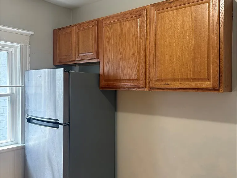238 Oxford Ave #UPPER — Photo 3