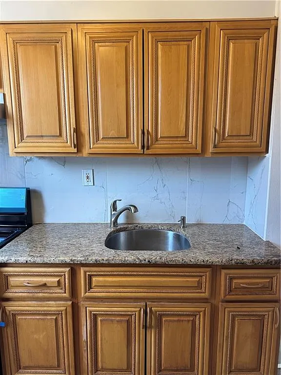 2 bed, 800 sqft, $2,500 — Photo 2