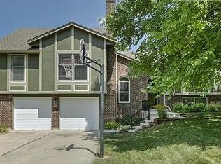109 SE Bristol Dr, Lees Summit, MO 64063