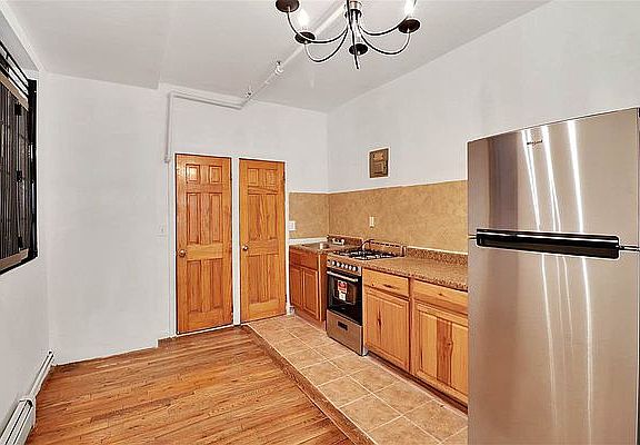 4th image of 50 W 119th St #2