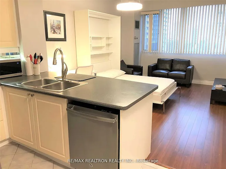555 Yonge St #508 — Photo 2