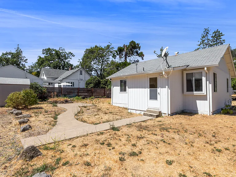 Mariposa Dr — Photo 4