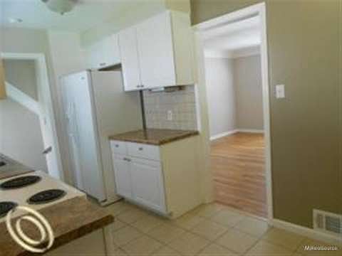 5th image of 3796 Cummings Ave