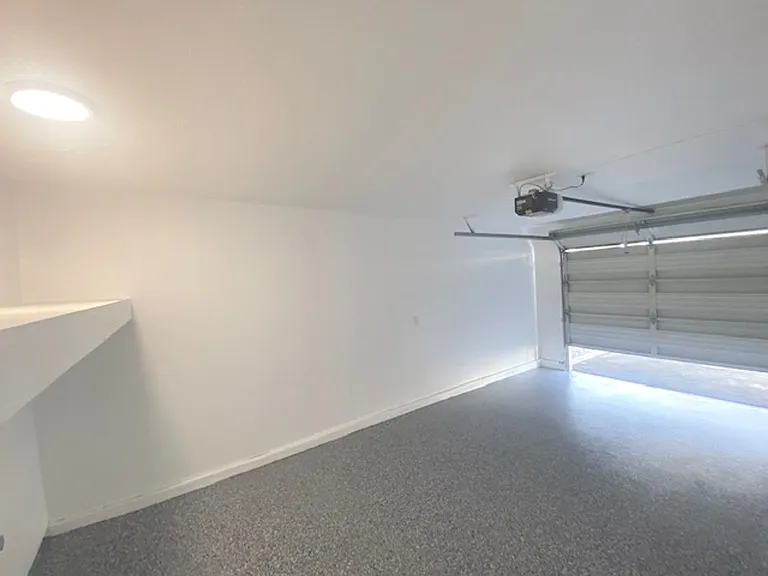 Oak Park Village Apartments — Photo 32