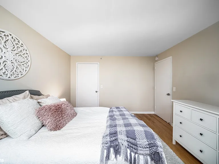 700 Grove St #11R — Photo 14