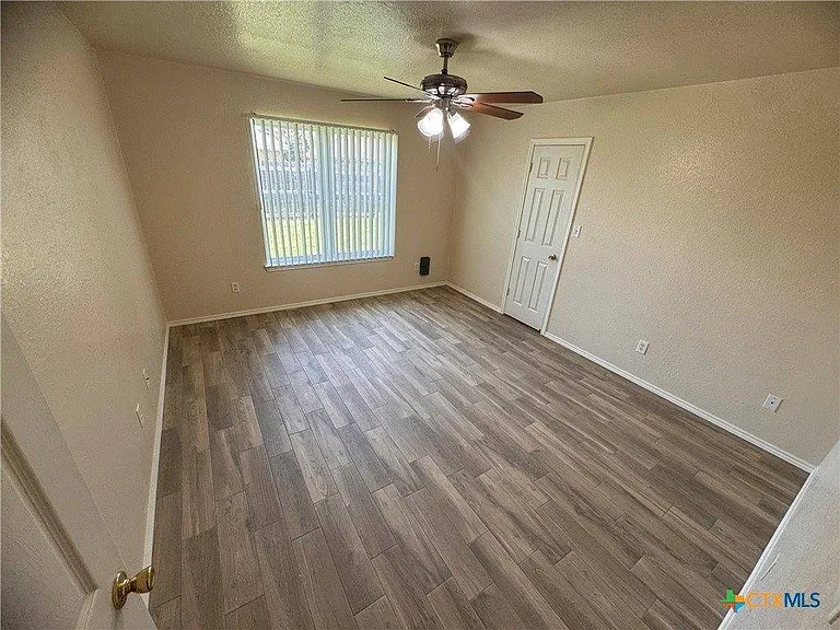 4907 John David Dr #B — Photo 9