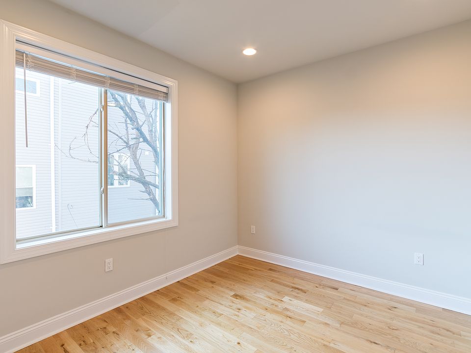 1st image of 2712 Oakford St