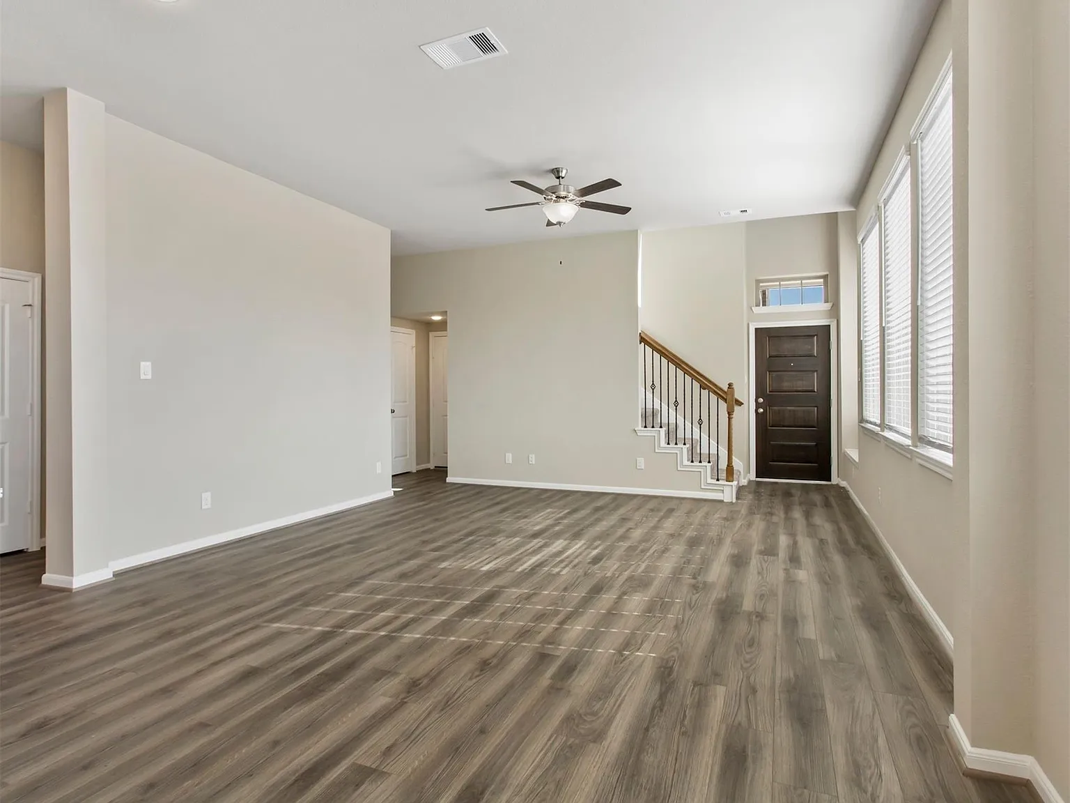 3 bed, 2.5 bath, 1907 sqft, $2,350 — Photo 2