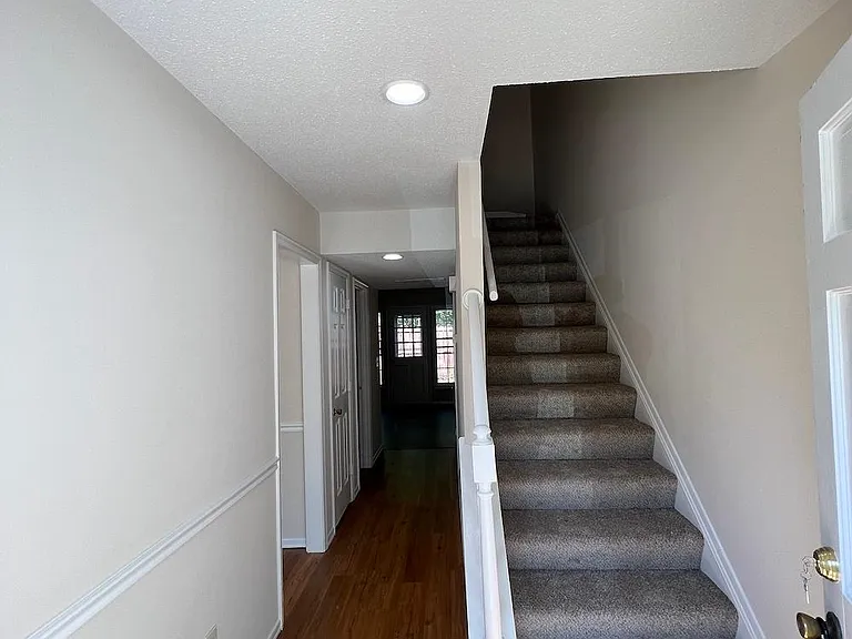 3992 Valley Ct #C — Photo 3