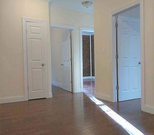 4th image of 2116 35th St #2H
