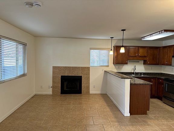 3rd image of 215 Westlake Dr Unit 8