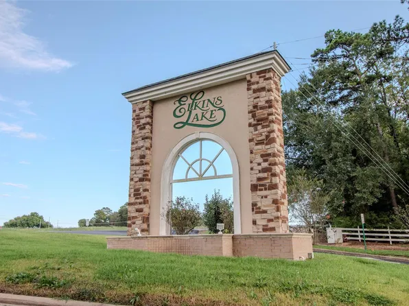 1308 River Oaks Dr, Huntsville, TX 77340