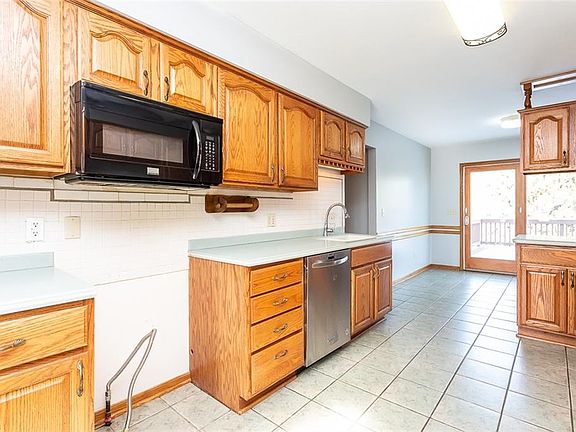 4th image of 1767 Maple Hill Dr