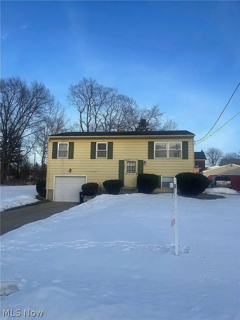 245 Harold Ln photo 1