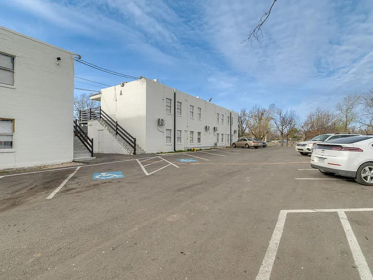 Meridian Apartments — Photo 21