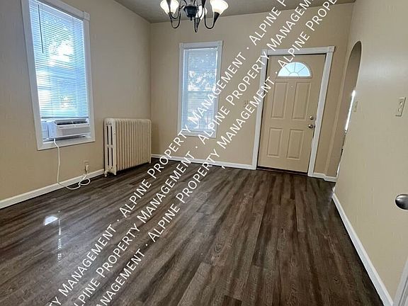 3rd image of 916 W 10th St