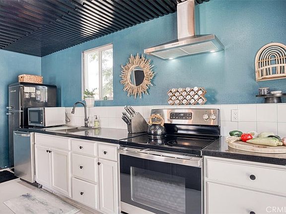 3rd image of 61589 El Reposo St