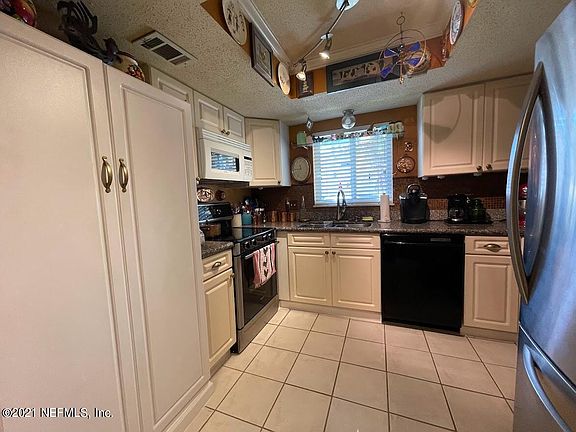 3rd image of 3915 Toreador Ct Unit 3