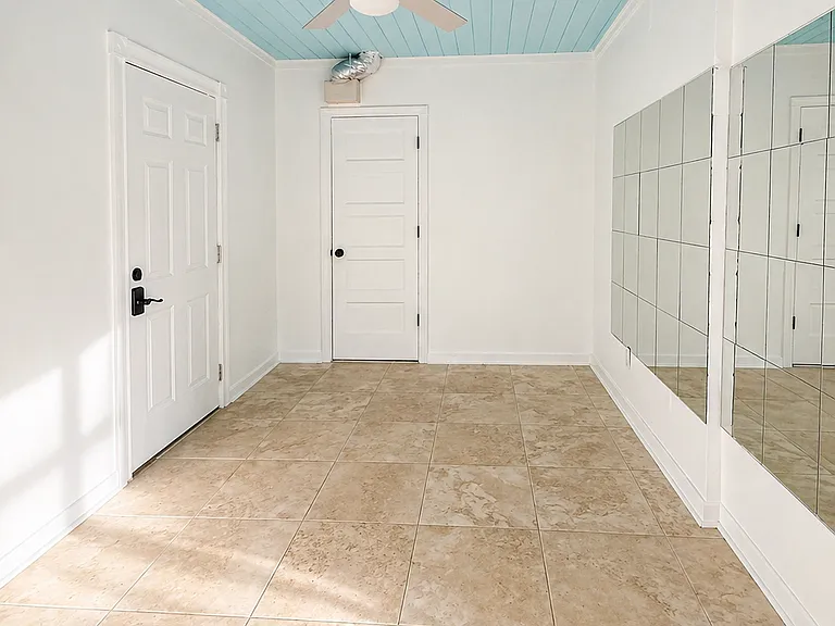 1715 N Bumby Ave — Photo 5
