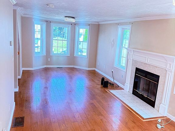 4th image of 74 Sophia Dr