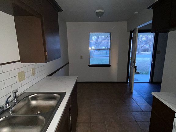 3rd image of 516 N Ponca Ave #516