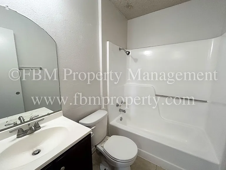 825 Tehuacana Dr #101 — Photo 9