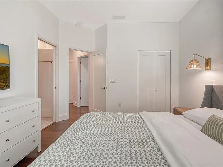 425 McKinley Dr — Photo 43