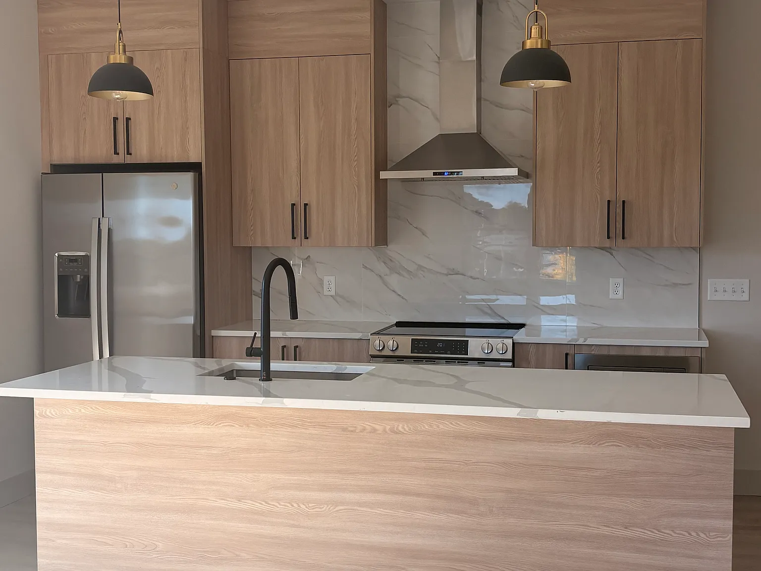 2 bed, 860 sqft, $3,450 — Photo 1