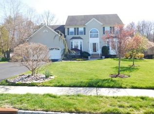 10 Spruce Meadows Dr, Monroe Township, NJ 08831