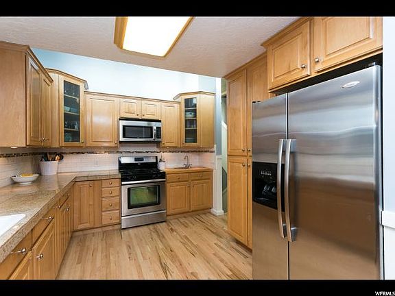 4th image of 1027 E Heather Cir