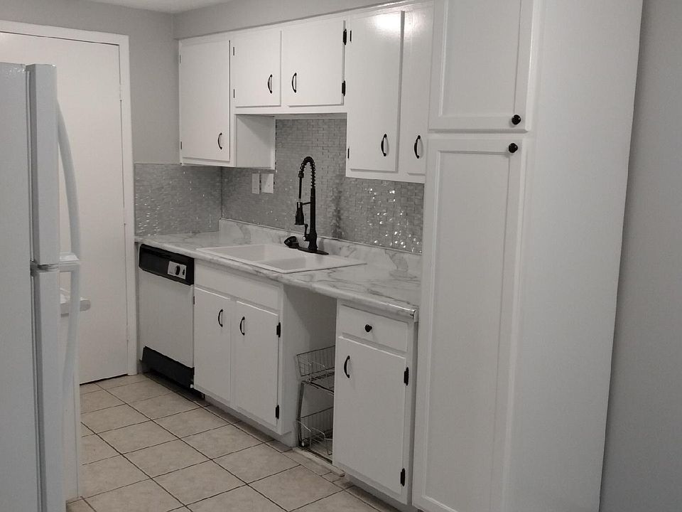 1st image of 208 Hilltop Dr #208