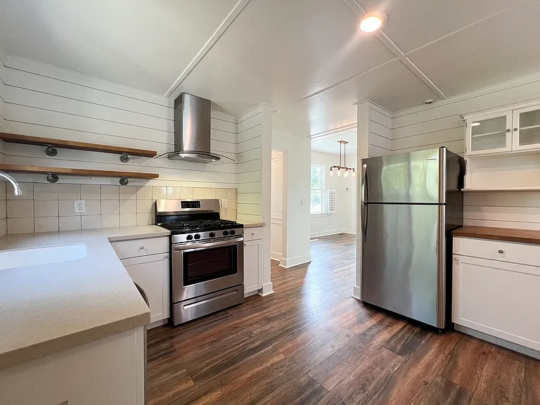 934 Clinton St — Photo 21