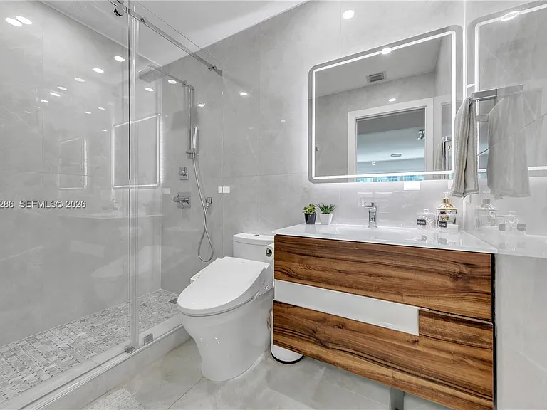 2217 SW 13th St #2217 — Photo 3