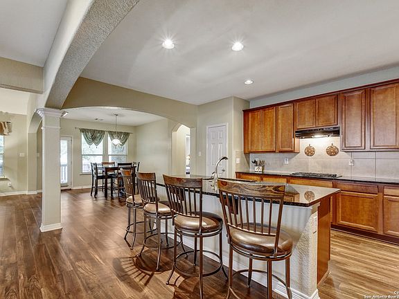 5th image of 731 PIAZZA PL