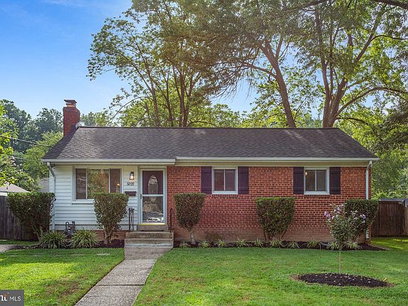 4th image of 3209 Parkwood Ter