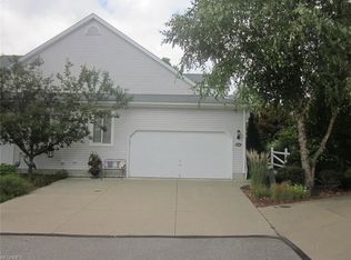 524 Queens Ct, Akron, OH 44321