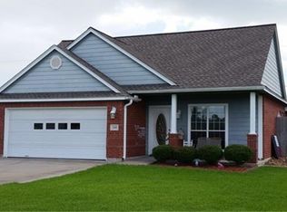 205 Shannon St, Angleton, TX 77515