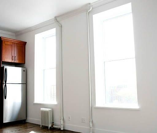 4th image of 639 Hicks St APT 3R